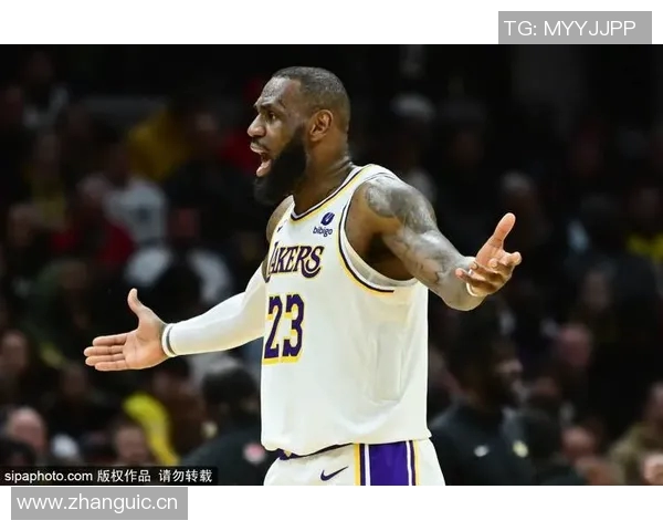 詹姆斯强调灵活调整打法是球员适应球队的重要生存智慧