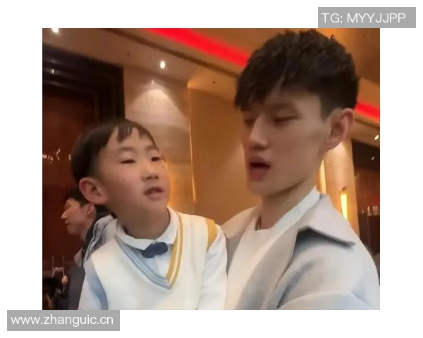 周琦儿子糊糊与曾凡博亲密互动温馨瞬间引发关注