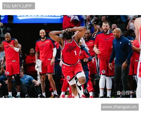 哈登半场表现抢眼却难阻球队落后正负值惨淡显示困境