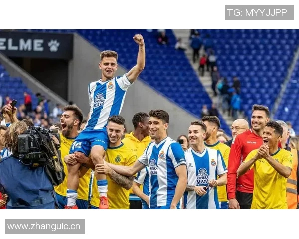 皇马正式宣布亚历克斯莱恩加盟球队引发球迷热议 皇马正式宣布亚历克斯莱恩加盟球队引发球迷热议