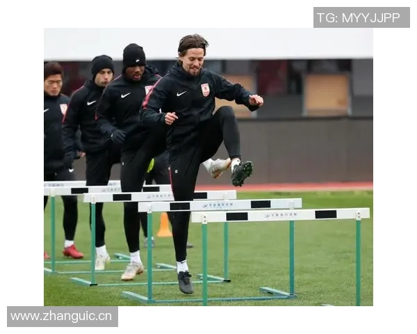 长春气温骤降却挡不住亚泰将士训练热情奋勇备战新赛季