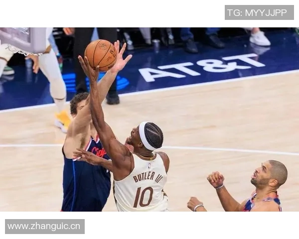 祖巴茨进攻受限难以发挥卢指导无奈回应包夹困境