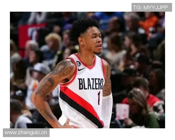 安芬尼西蒙斯谈比赛中与普里查德的适应与交流经验分享 安芬尼西蒙斯谈比赛中与普里查德的适应与交流经验分享