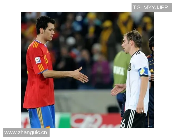 布斯克茨携妻儿共庆退役仪式迈阿密球迷齐聚致敬